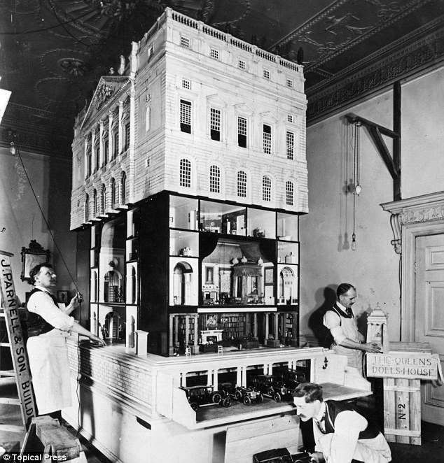 bw queen mary's dolls house